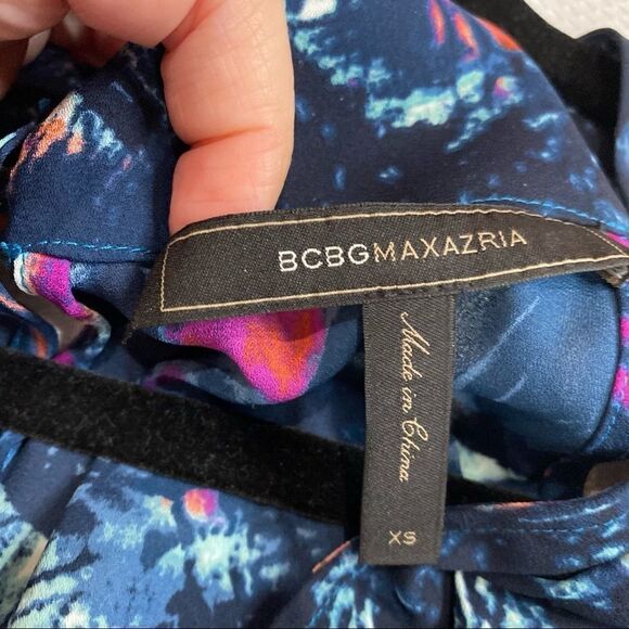 BCBGMaxazaria Dark Tropical Print V Neck Romper - Picture 2 of 8